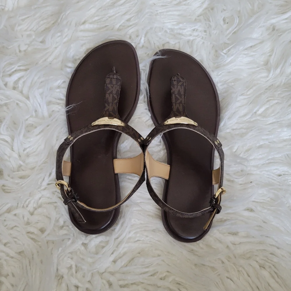 Michael Kors Mk Plate Thong Sandals - Picture 6 of 11